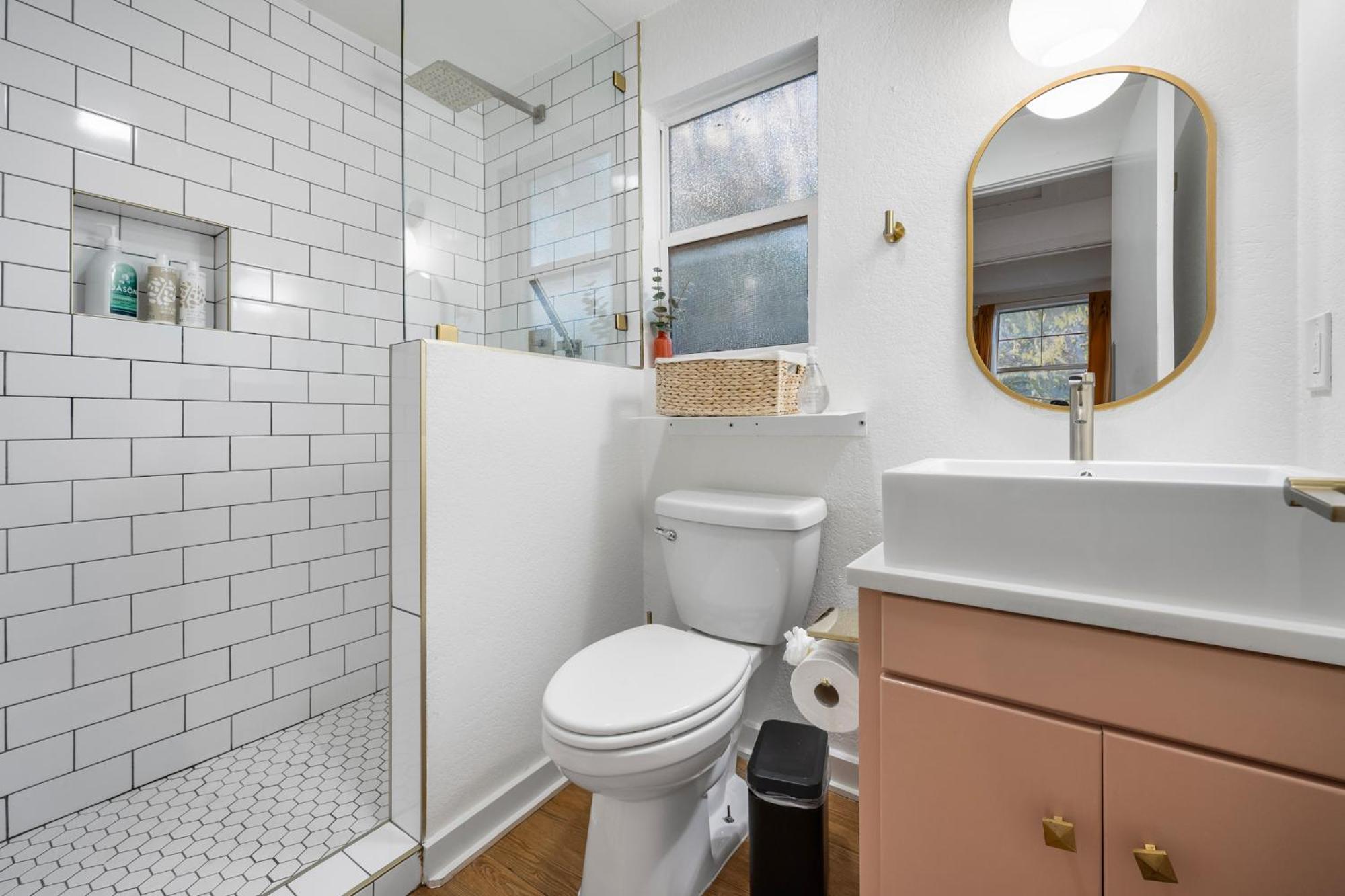 Stylish, Artsy Bungalow Central Eastside Austin Esterno foto